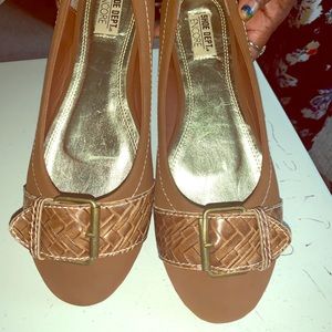 Women’s casual flats